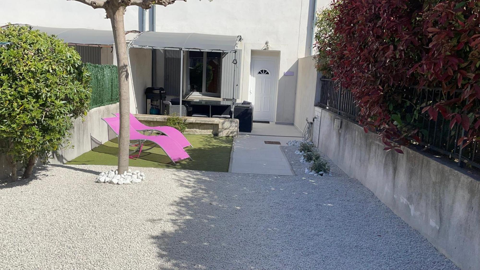 Maison Tendance Avec Jardin, Centre Village, Alpilles, Familles Eyragues Екстер'єр фото